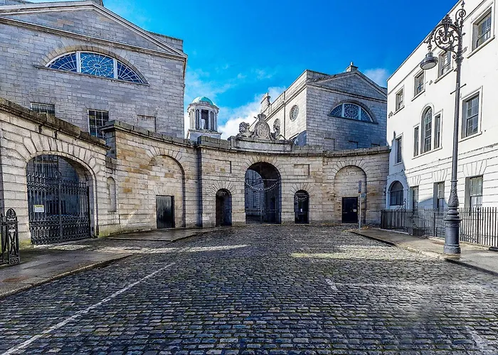 Leinster Apartment, 7 Henrietta Street, Dublin City Centre