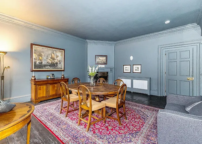 Leinster Apartment, 7 Henrietta Street, Dublin City Centre
